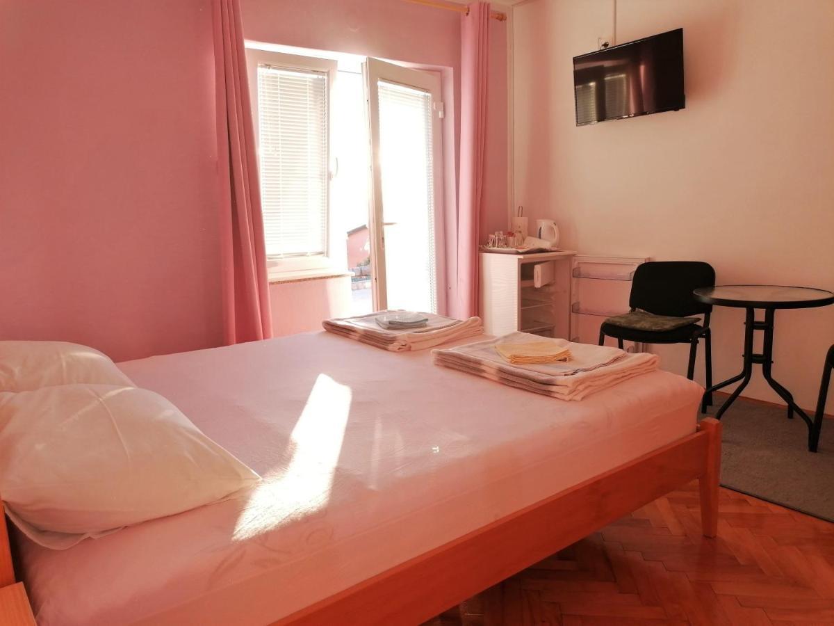 Guest House Pamela เซนญ์ ภายนอก รูปภาพ